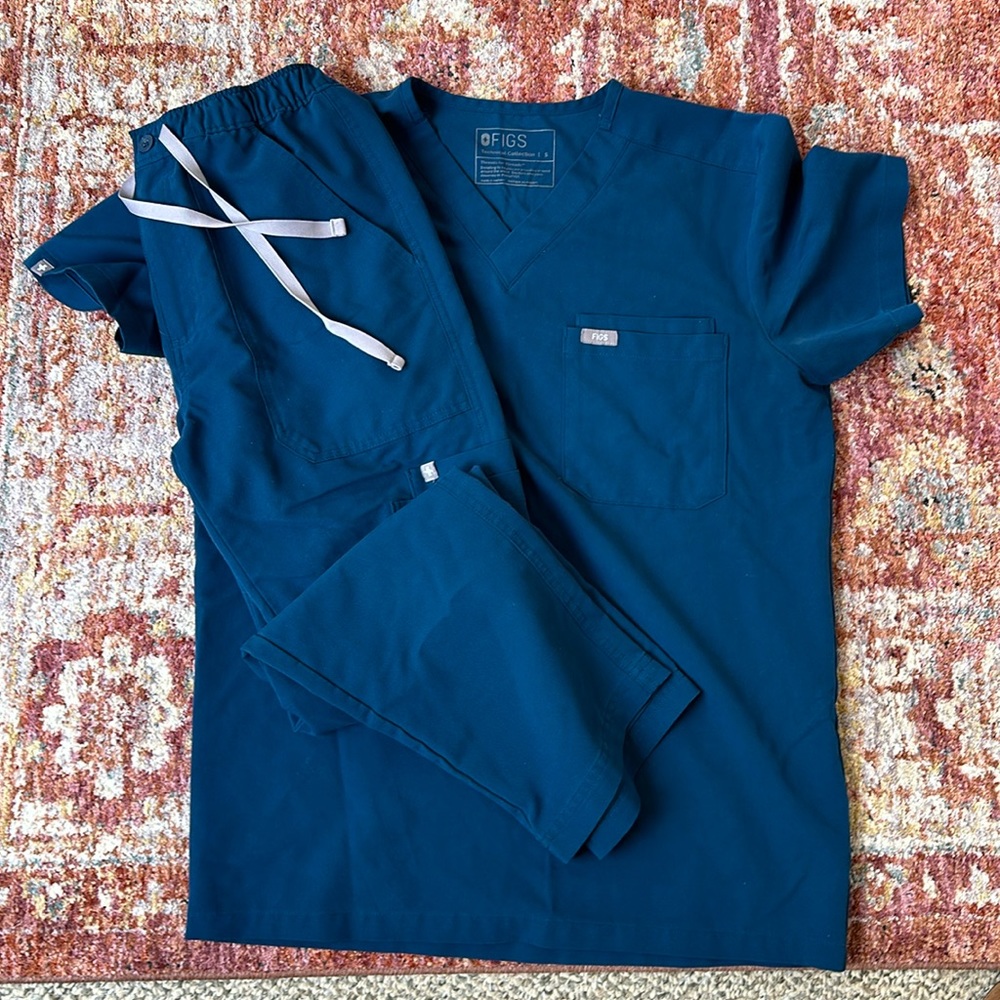 Men’s small Caribbean blue figs scrubs